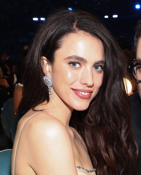 Margaret Qualley side part hairstyle  summer hair trends 2025