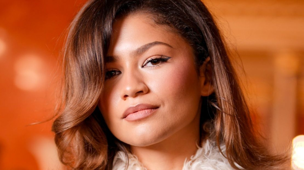 Excuse Me, Did Zendaya Just Wear a Bumpit to Paris Fashion Week?
